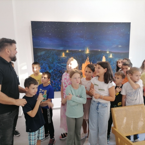 У галерији